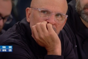 开云-大比分落后！克莱与主帅基德场边呆坐 显得非常不开心