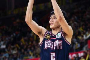 开云APP-足够出色!徐杰19中7空砍21分9板3助2断 狂飙5记三分&加时2记