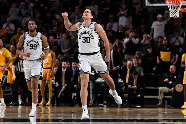 防守能力相当惊人!范德堡侧翼落选秀能从勇士得到一份双向合同?