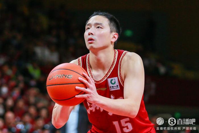 媒体人:青岛顶薪拿王奕博是值得的 教练在末节能派出大外援阵容