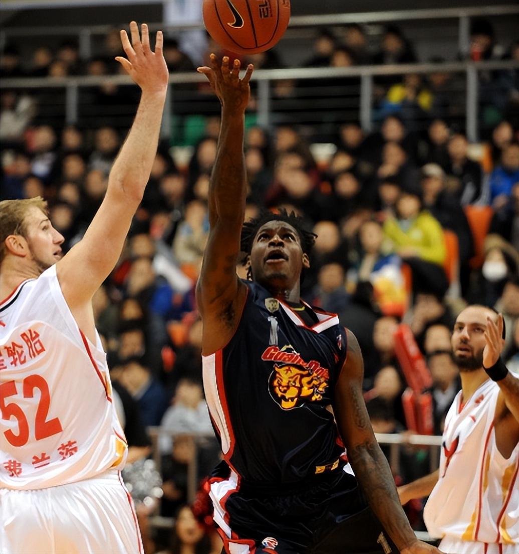 开云-宏远队史千胜,马尚的一句话引发粤迷深深共鸣,却让周琦自残形愧