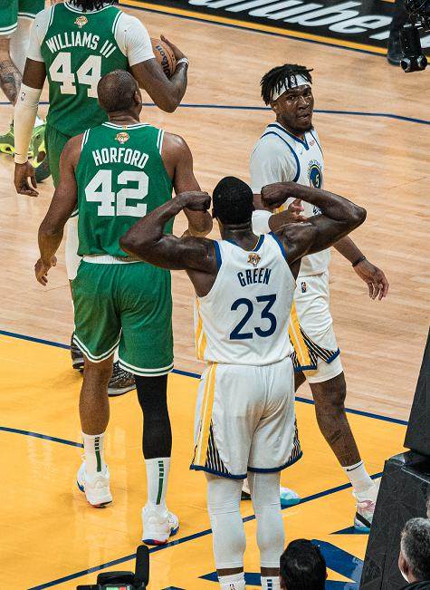 开云在线-绿军88分创季后赛新低 勇士防守全面升级强势反弹