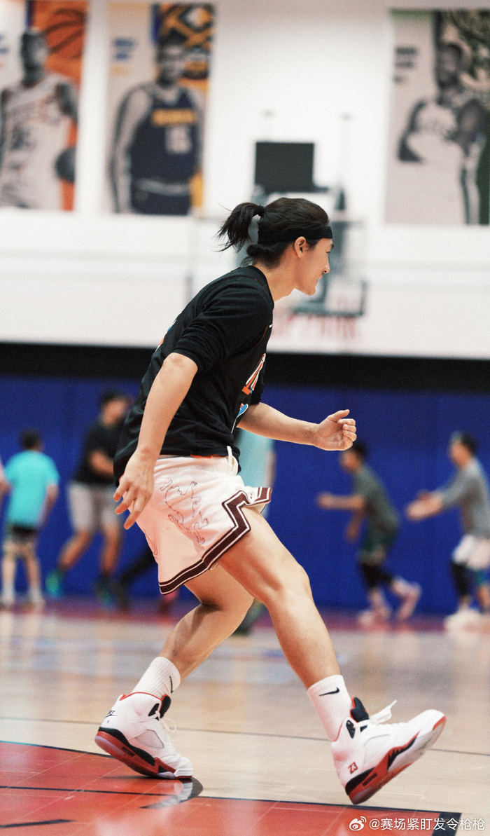 演员此沙分享球场动态|小演员_新浪体育_新浪新闻